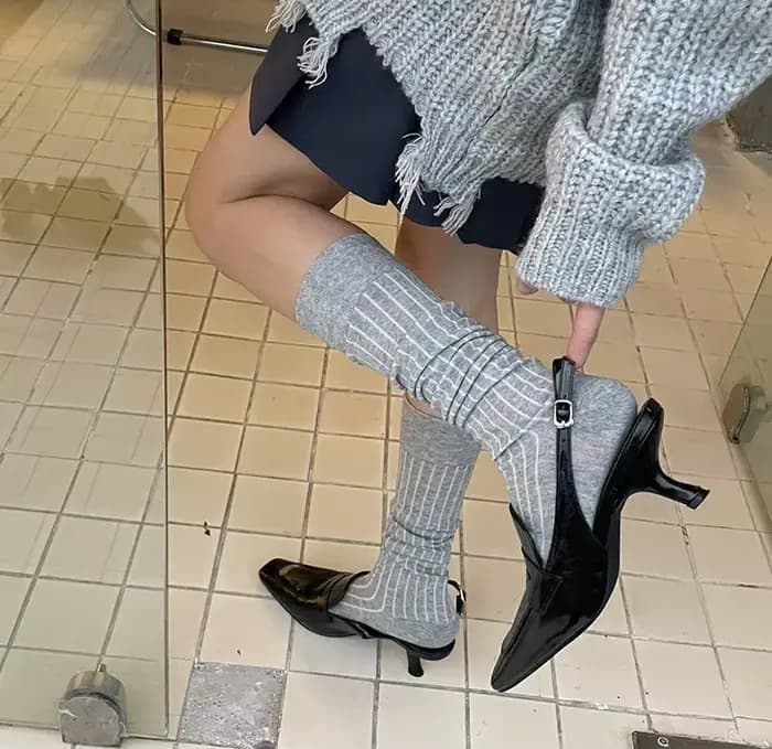 Femmes coton genou chaussettes hautes noir blanc couleur unie mode décontracté mollet chaussette fem