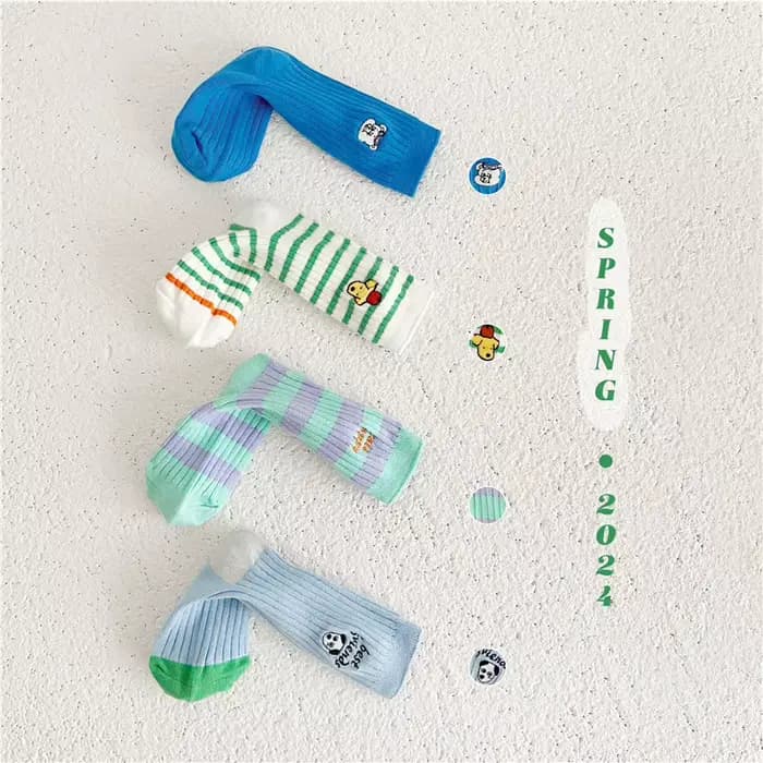 4 paires de chaussettes pour enfants, chaussettes en coton brodées pour garçons, chaussettes de printemps, automne et hiver, motif de dessin animé, chaussettes mollet pour enfants