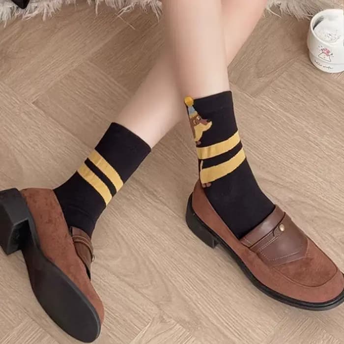 Chaussettes mi-mollet amusantes à motif de teckel de dessin animé