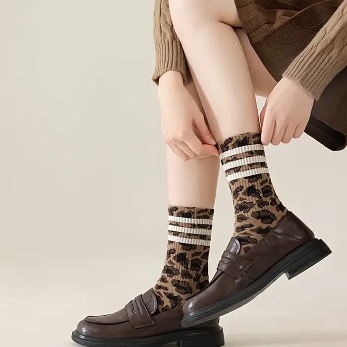 3 paires de chaussettes mi-mollet pour femmes, chaussettes longues à imprimé léopard, tendance printemps-automne, mode automne-hiver, chaussettes hautes polyvalentes antidérapantes