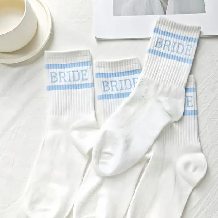 1 paire de chaussettes blanches de mariée, chaussettes décoratives sur le thème du mariage, cadeaux de mariage créatifs, accessoires de photographie de mariage, fête prénuptiale Favo