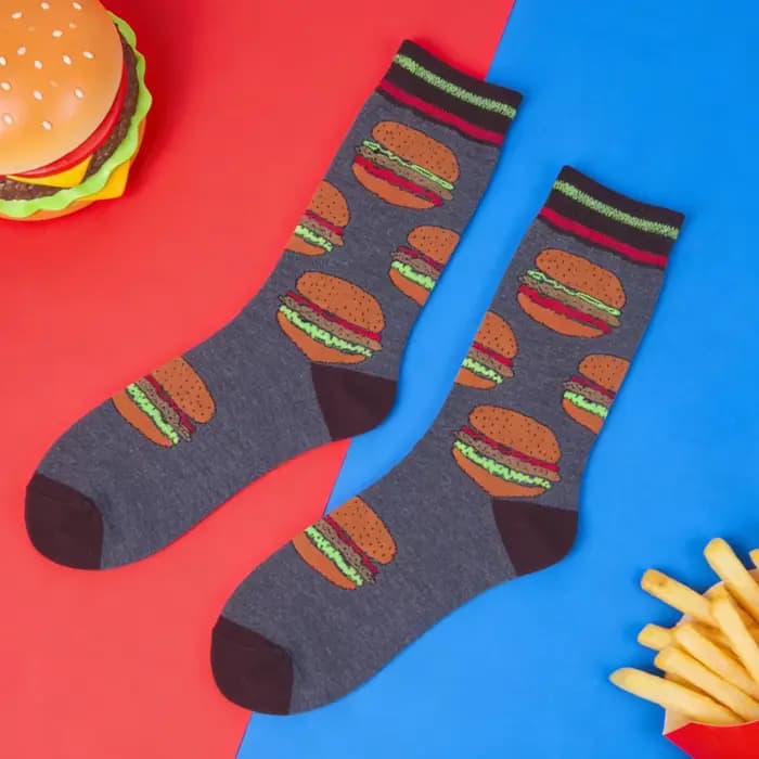 1 paire de chaussettes mi-mollet avec motif burger
