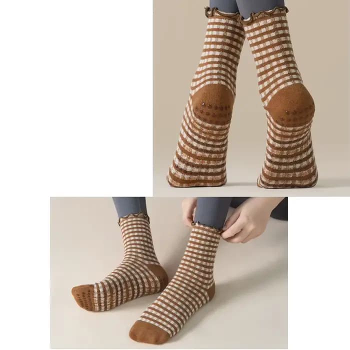 Chaussettes de Pilates pour femmes en coton avec bordure festonnée