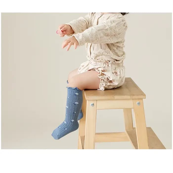 Chaussettes hautes à volants en coton doux pour nouveau-né fille
