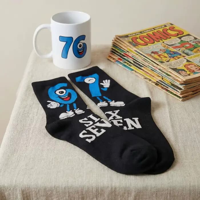 Nouvelle Arrivée Transfrontalière 67 Chaussettes mi-mollet pour hommes à motifs de dessins animés et lettres amusantes