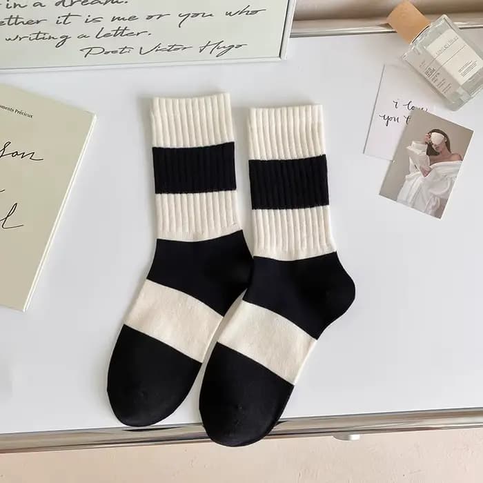Ensemble de chaussettes en coton à rayures noires et blanches pour femmes