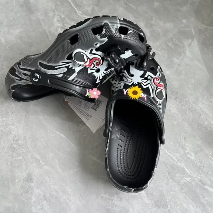 Chaussons de plage antidérapants et imperméables en EVA, style dessin animé Spider-Man Venom, respirants et décontractés, type sandales à cheville.