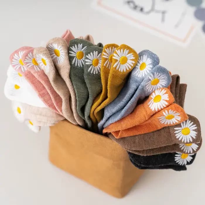 4 paires Lot femmes chaussettes filles broderie japonais solide Kawaii printemps été marguerite pantoufles coton Invisible mignon ensemble Floral