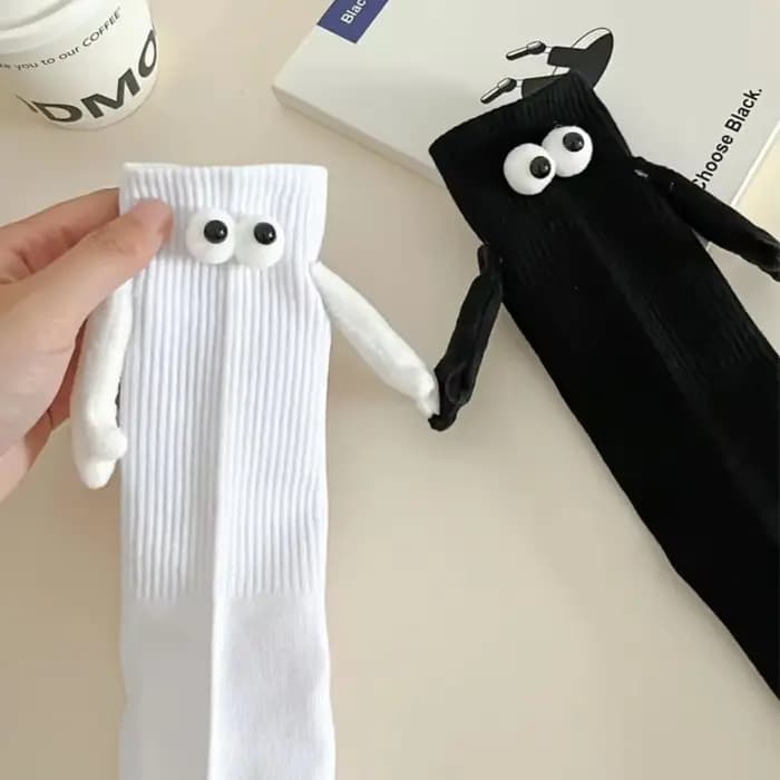 Yeux de littérature mignons de dessin animé, chaussettes de couple qui peuvent se tenir la main, chaussettes mignonnes et polyvalentes pour les petites amies à la mode