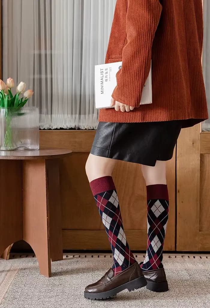 Chaussettes au genou à motif à carreaux de diamant pour femmes et filles