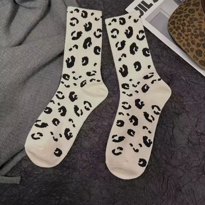 Chaussettes pour femmes Encore rouge mode personnalité rétro imprimé léopard automne hiver haute élastique longue taille Pile femme vêtements de rue
