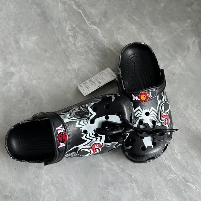 Chaussons de plage antidérapants et imperméables en EVA, style dessin animé Spider-Man Venom, respirants et décontractés, type sandales à cheville.