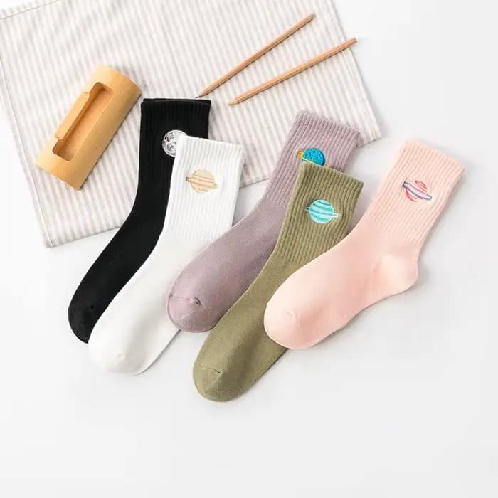 Chaussettes japonaises pour femmes, confortables, en coton de haute qualité, broderie de planètes, mignonnes, simples, polyvalentes, pour filles, vente en gros