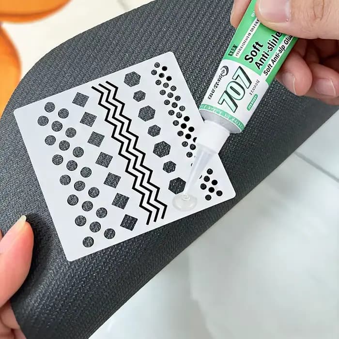 Colle adhésive transparente antidérapante 50ML pour chaussettes, points de préhension DIY, tapis de salle de bain, base d'appareil, résistante à l'usure, imperméable, forte adhérence