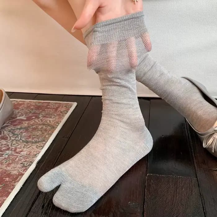 Chaussettes Tabi pour femmes, douces, respirantes, à bout fendu, en coton peigné, couleur unie, fines pour l'été, style japonais décontracté, chaussettes longues à deux orteils