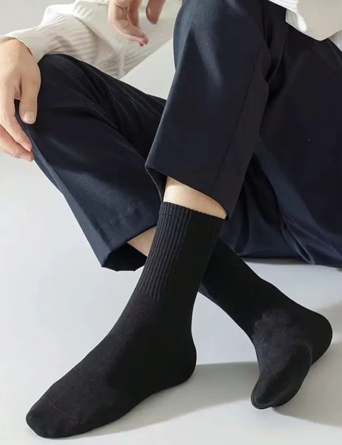 Chaussettes mi-mollet simples et confortables pour hommes