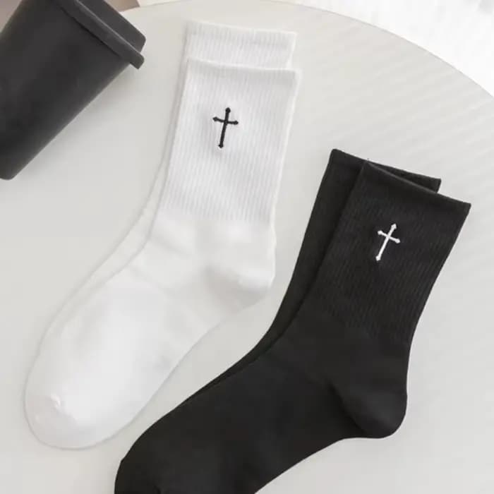 Chaussettes mi-longues croisées noires et blanches