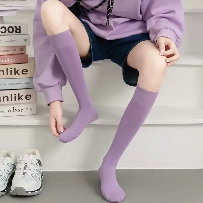 Bas de sport coréens pour femmes, chaussettes longues en coton pour filles JK, bas hauts de Style japonais, chaussettes hautes noires et blanches