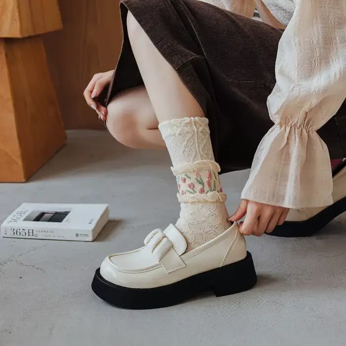 Chaussettes pour femmes Printemps-Été Nouveauté Chaussettes mi-mollet Chaussettes amusantes Légères Respirantes Tendance Mode Couleur Unie Coton Vente en Gros