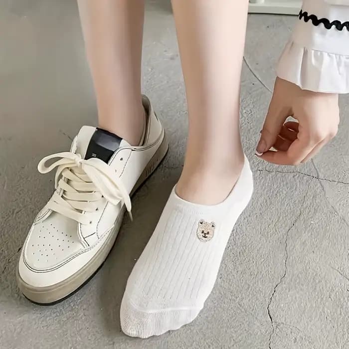 Chaussettes bateau blanches tendance pour femmes, chaussettes invisibles à coupe basse, chaussettes discrètes, style mignon, motifs de dessins animés adorables, chaussettes pour étudiantes