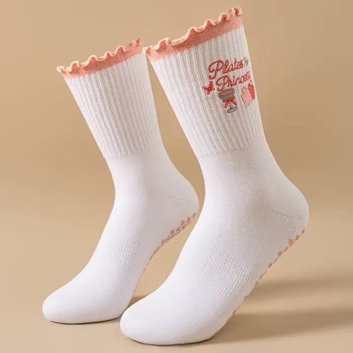 Chaussettes de yoga pour femmes de la série rose avec plis et broderie en forme de nœud