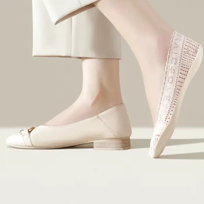 Chaussettes bateau fines pour femmes, en dentelle, antidérapantes, avec silicone, ne glissent pas, mignonnes, à la mode, couleur unie, chaussettes amusantes, Skarpety Damskie Stopki