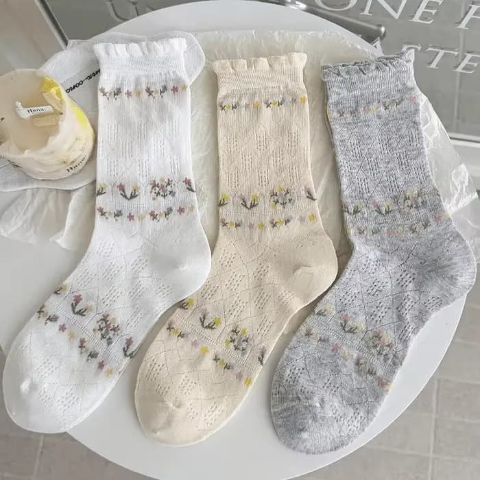 Chaussettes pour femmes, nouvelle mode, chaussettes longues en coton fin à fleurs mignonnes, chaussettes respirantes en maille pour le printemps et l'été, style coréen, chaussettes mi-hautes pour femm