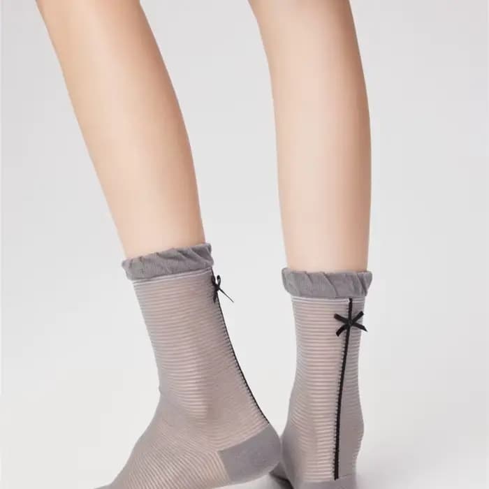 Chaussettes pour femmes Printemps-Été Ultra-fines Sans Coutures Tendance Légères Respirantes Mi-mollet en Coton Couleur Unie Vente en Gros