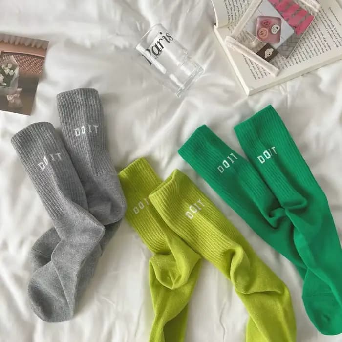Ensemble de 3 paires de chaussettes roses pour femmes, chaussettes longues mi-tube, Style printemps-automne, vêtements d'extérieur, bas en coton avec lettres, bas de sport