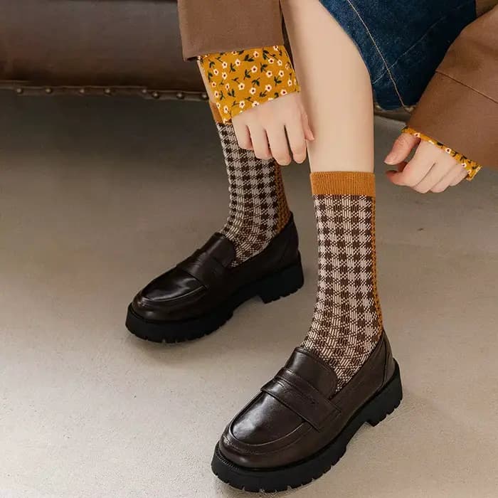 Chaussettes pour femmes automne hiver Plaid léopard rayure Style littéraire moyen Tube chaussettes confortables doux chaud Pile chaussettes cadeaux pour femmes