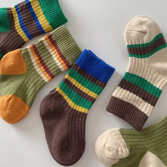 Chaussettes en coton rayées à la mode pour enfants, chaussettes mi-tube, printemps-automne, chaussures pour bébés, patchwork, chaussettes de sport pour garçons, 0-3 ans