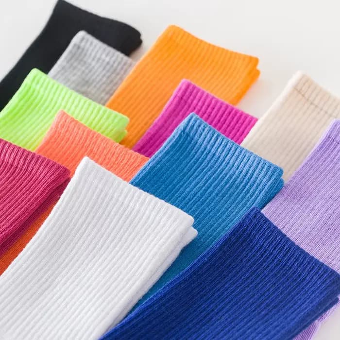 1 paire de chaussettes pour femmes, rouge, blanc, noir, chaussettes de sport respirantes, confortables, couleur unie, chaussettes de sol en coton pour filles, bonneterie