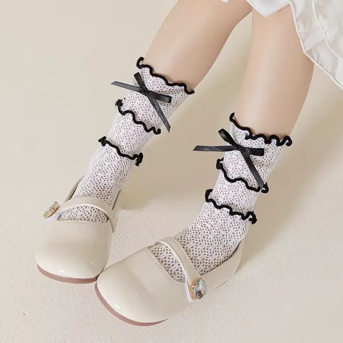 Chaussettes en dentelle fine et respirante en maille mi-mollet pour femme avec bordure