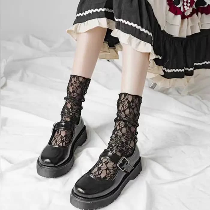 Chaussettes Ultra-fines en maille de dentelle douce pour filles, bonneterie Lolita Sexy pour femmes, motif de fleurs blanches et noires