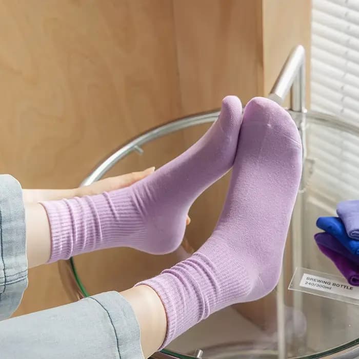 Mode femmes été chaussettes de danse hommes blanc noir rouge respirant doux coton chaussettes filles mi Tube coréen coloré unisexe chaussettes
