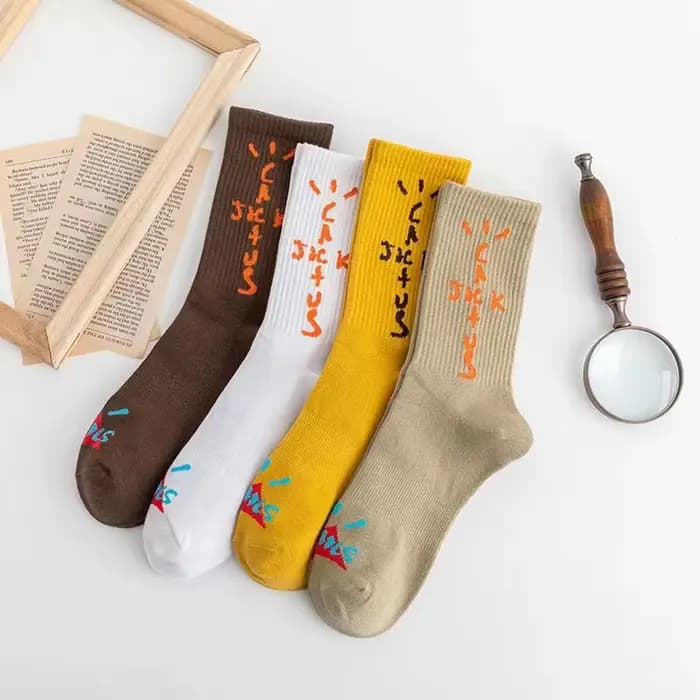 Coffrets cadeaux chaussettes de sport en coton pour hommes modèles de couple confortables et intéressants tendance hip-hop lettre noix de cajou rouge