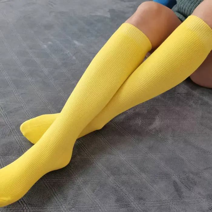 Chaussettes longues coréennes en coton pour femmes, couleur bonbon, hauteur des genoux, bleu Klein, Orange, jaune, école, hiver, chaud, néon, Fluorescent, gothique, rose