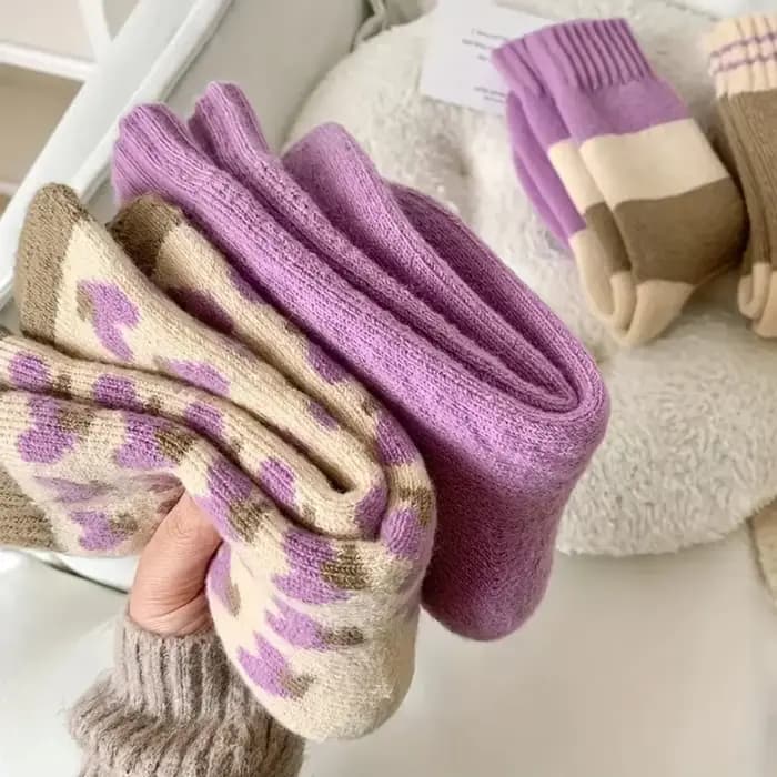 4 paires de chaussettes mi-longues pour femmes, à la mode, polyvalentes, violettes, en forme de cœur, douces, chaudes, confortables, décontractées, longues, automne hiver