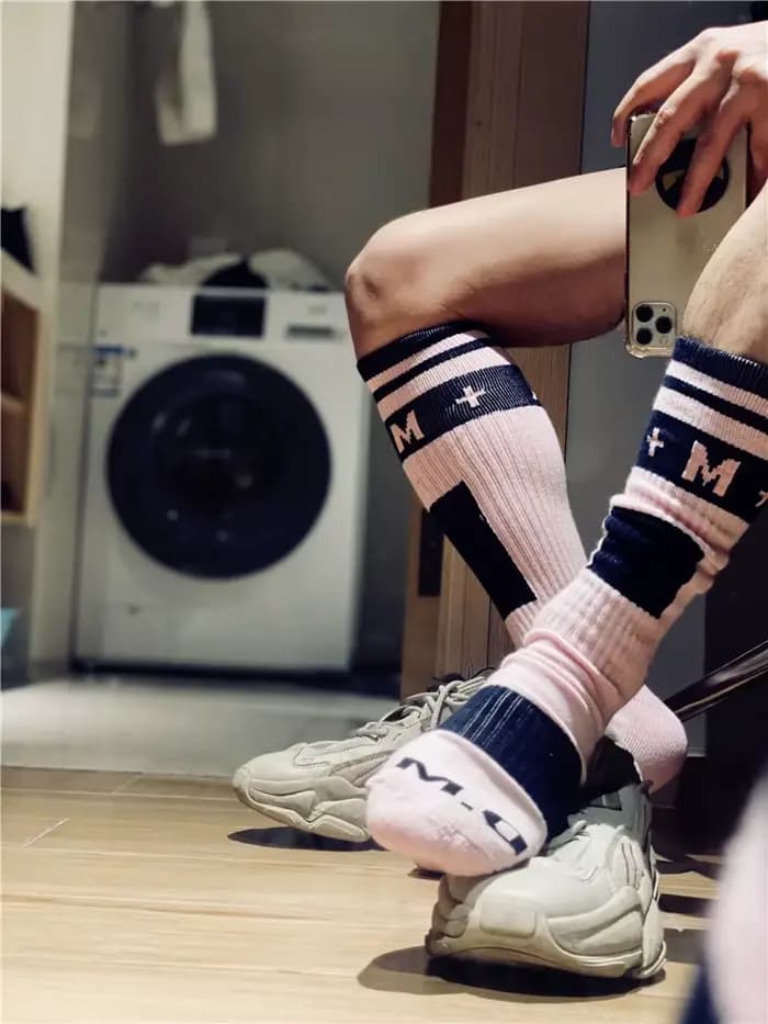 Nouveau Design hommes chaussettes mode mâle Gay haut Vers bas chaussettes confortable Football sport Long Tube Cosplay bas chaussette