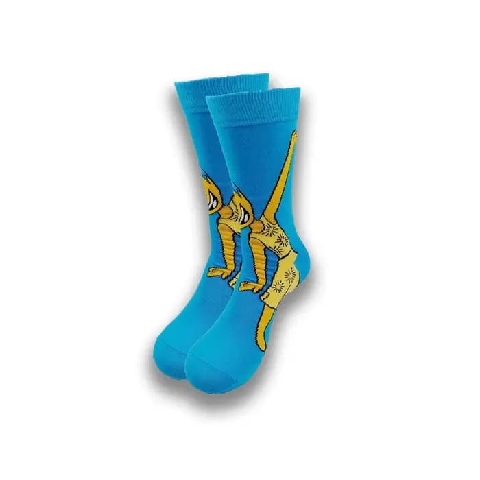 Production avancée de chaussettes pour hommes avec des motifs mignons nouvellement conçus.