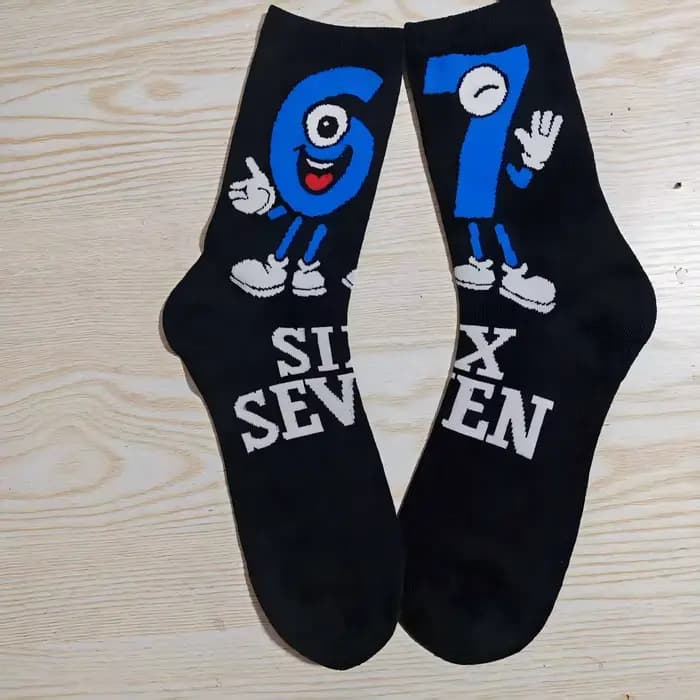 Nouvelle Arrivée Transfrontalière 67 Chaussettes mi-mollet pour hommes à motifs de dessins animés et lettres amusantes