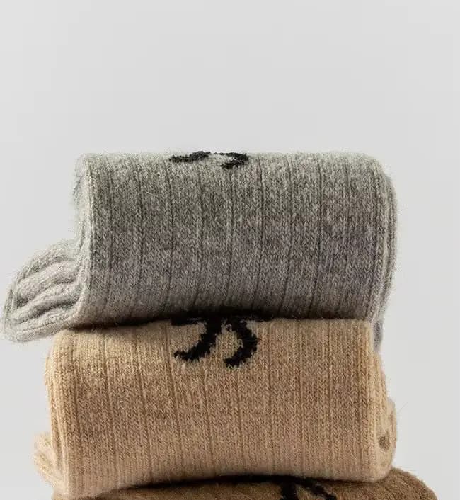 Chaussettes d'automne et d'hiver pour femmes, chaussettes chaudes en laine avec nœud, chaussettes douces à haute élasticité, chaussettes mi-tube en cachemire, chaussettes de couleur unie, chaussettes