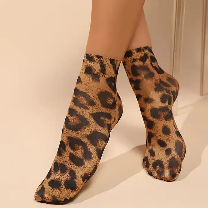 2 paires de chaussettes à imprimé léopard avec différents styles