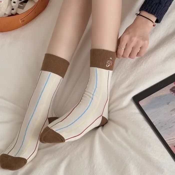 Chaussettes mi-mollet amusantes à motif de teckel de dessin animé