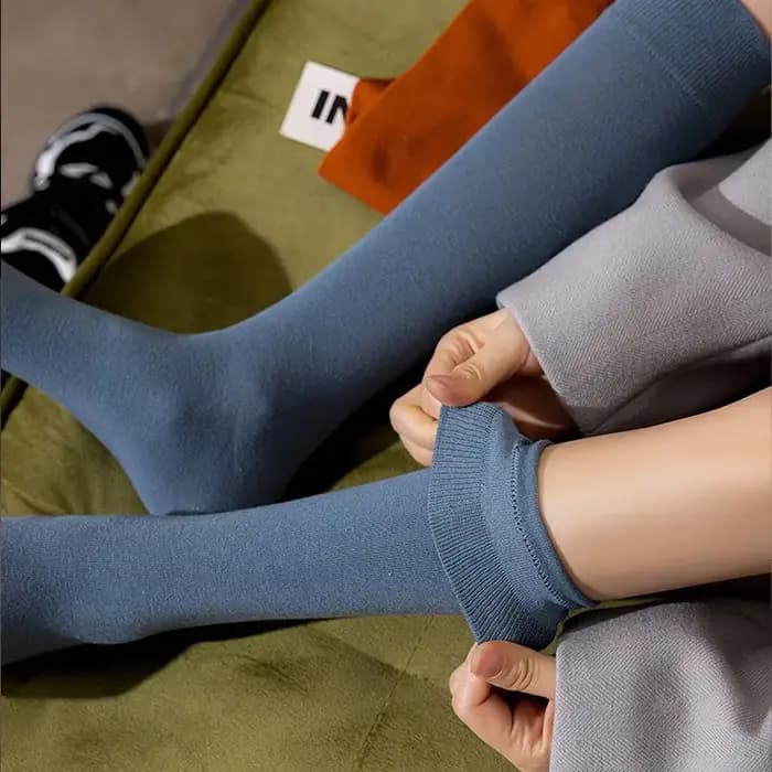 Chaussettes hautes en coton pour femmes, chaussettes de mollet décontractées pour femmes, noir, blanc, solide, sexy, mode japonaise, hiver