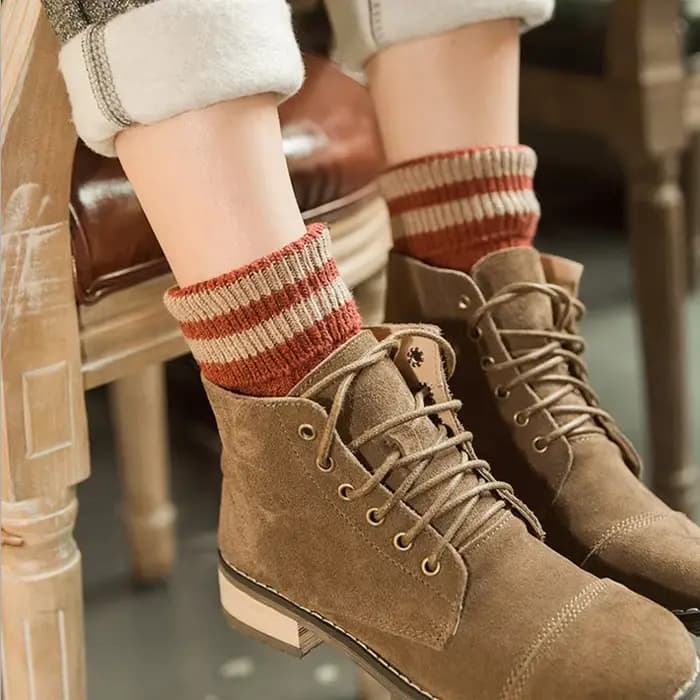 Kawaii femmes hiver chaud doux laine rayé longues chaussettes floues pour fille douce maison intérieur sol dormir audacieux lignes serviette chaussette cadeau