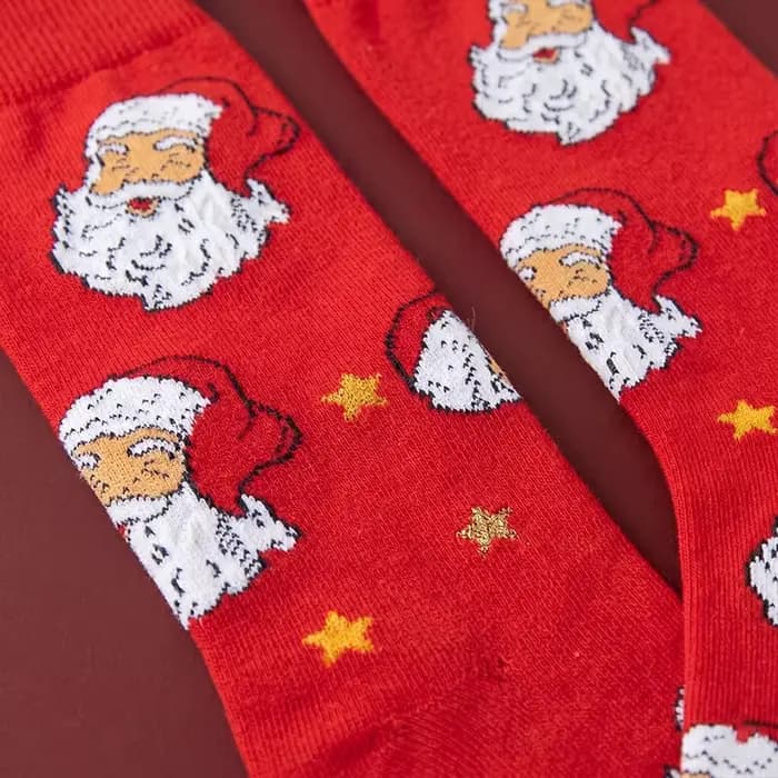 1 paire de chaussettes unisexes avec semelles rouges festives ornées de motifs Père Noël et d'étoiles