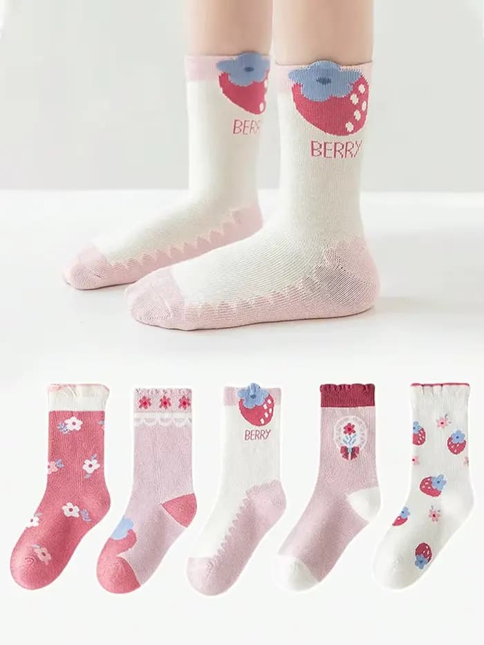 5 paires de chaussettes pour filles qui peuvent être portées au printemps et en été, chaussettes pour bébé d'automne et d'hiver aux fraises, chaussettes mi-mollet douces