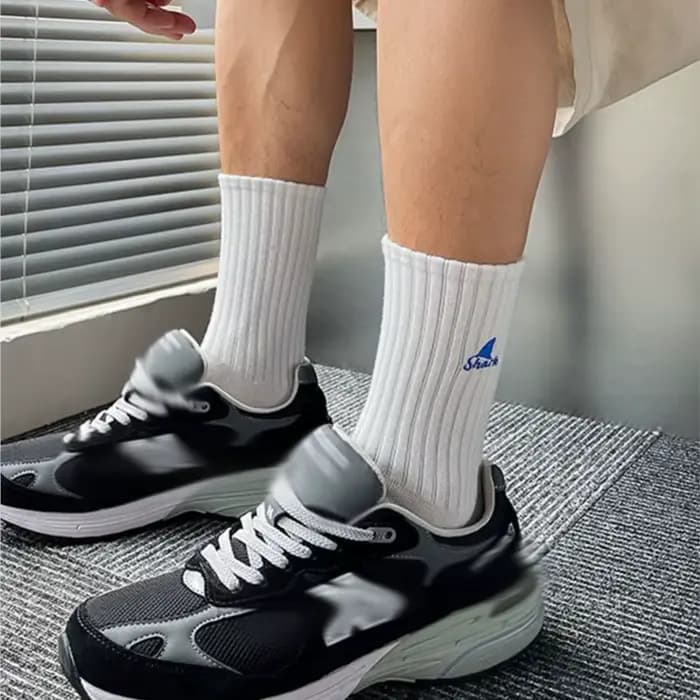 Chaussettes mi-tube pour hommes, chaussettes en coton respirantes, chaussettes de sport, de course, de couleur unie, légères, tendance, printemps-été