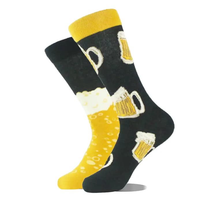 1 paire de chaussettes amusantes en jacquard côté AB pour femmes, caractère de bière, fantaisie